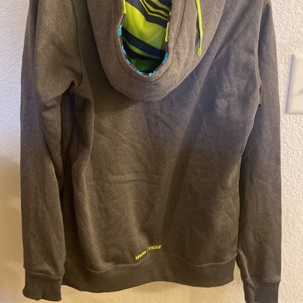 Grey s/m under armor hoodie  good condition - Picture 3 of 7